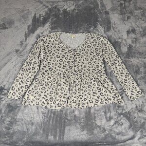 Simply Southern Gray Leopard V-Neck Peplum Sweater Button Front Women’s Sz Large